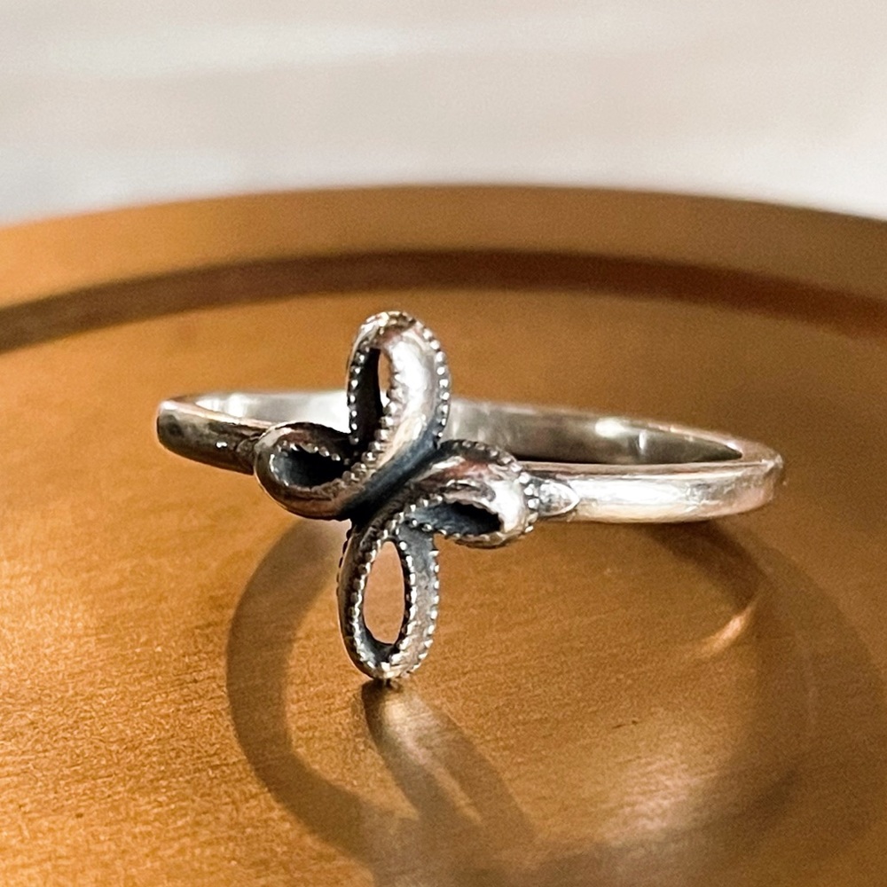 James Avery 925 Petite Eternal Ribbon Cross ring, sterling silver, Sz. 6.5